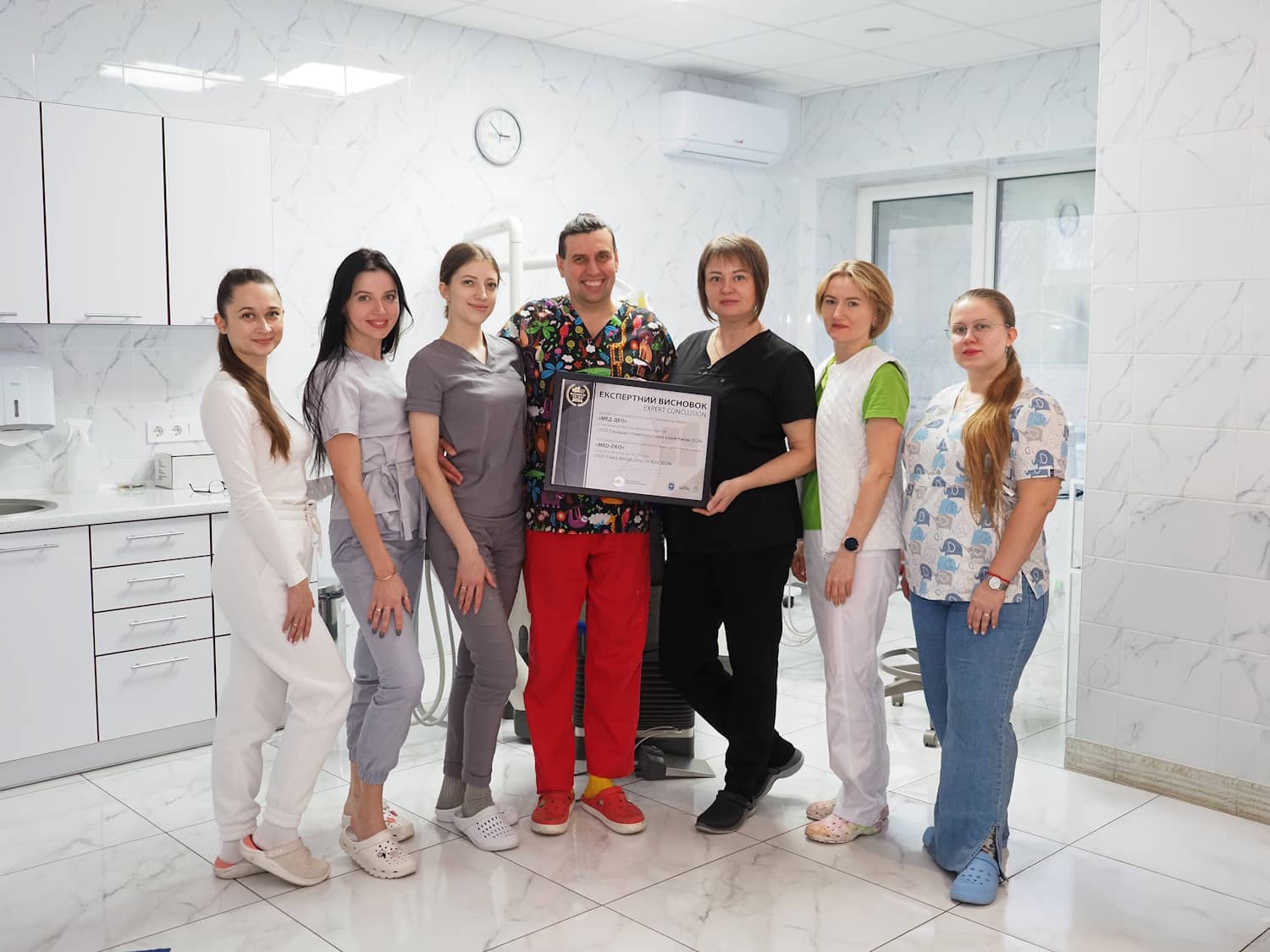 MED-DEO признана одной из Топ-5 лучших стоматологических клиник Киева по версии Ukrainian Business Award 2024 2 Топ-5 найкращих стоматологічних клінік Києва за версією Ukrainian Business Award 2024