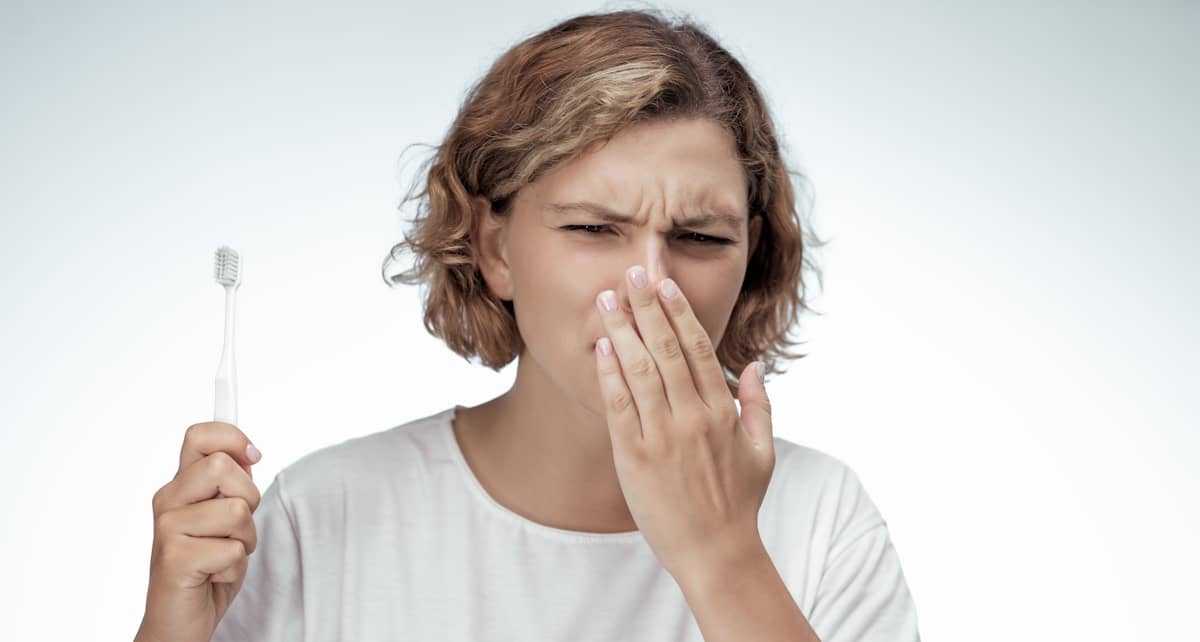 Bad Breath (Halitosis): Causes, Treatment, and How to Get Rid of It for Good 2 чому з рота смердить